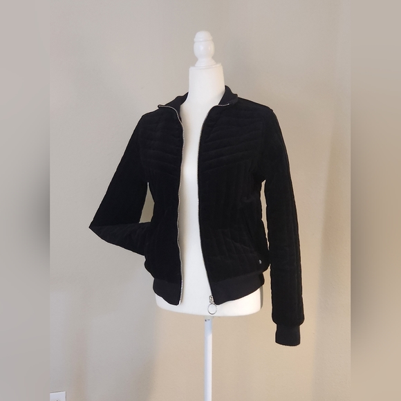 Black Quilted Velvet Bomber Jacket w/Red Satin interior - Volcom - Chunky zipper - Picture 2 of 15